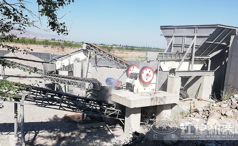 顎式破碎機(jī)現(xiàn)場